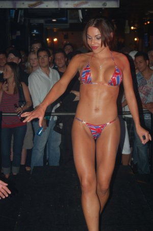 23526_bridges_bikini_contest.jpg