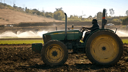 john-deere-tractor-ie2iceibvm8lg2m5.gif